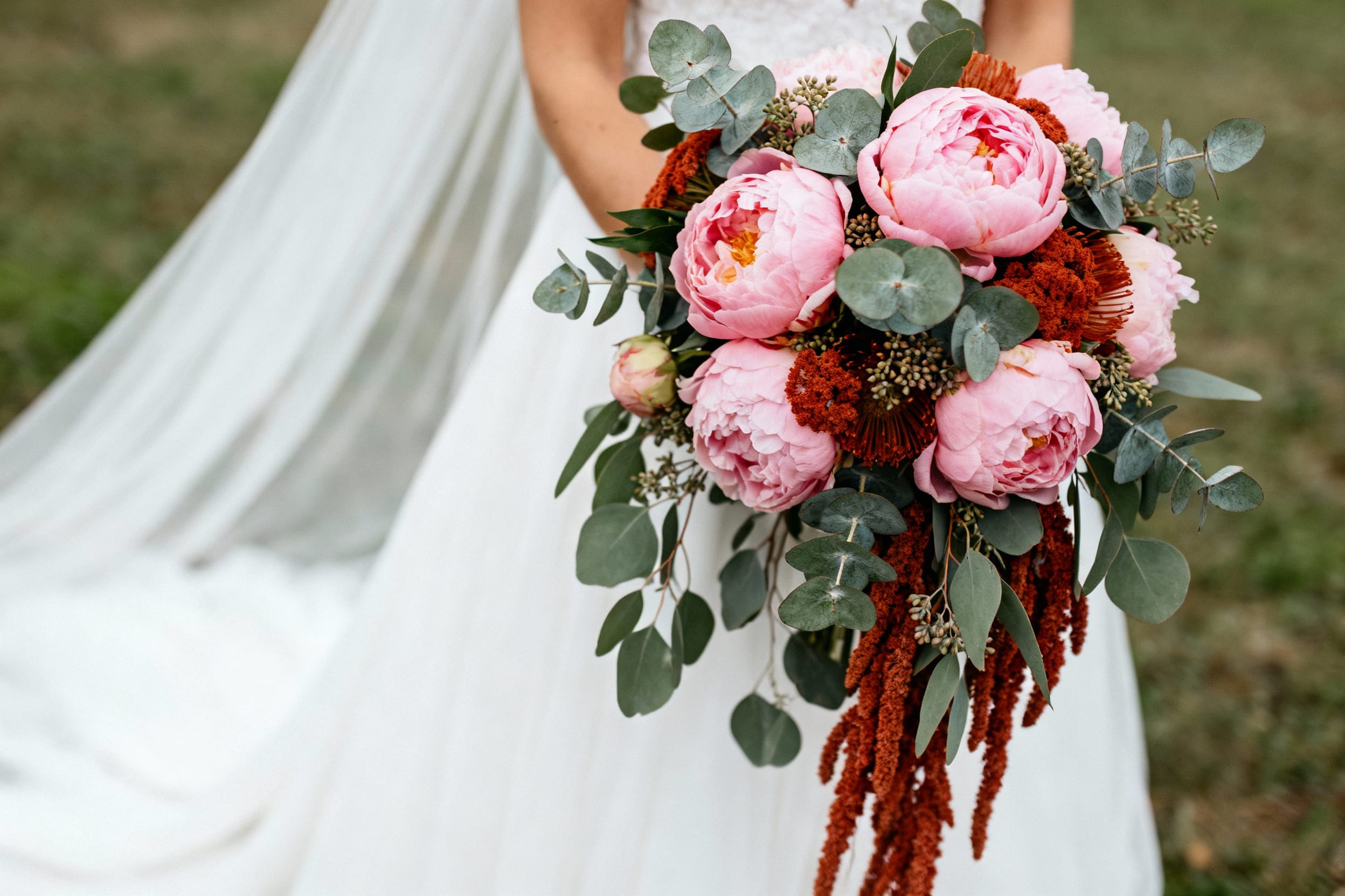Bouquet de mariée 2025 : formes, fleurs et idées lancer