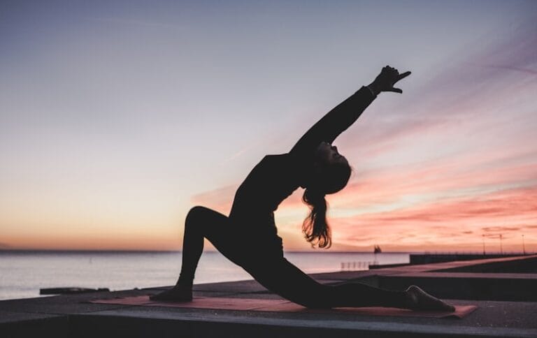 Femme en relaxation profonde pour confiance en soi par hypnose